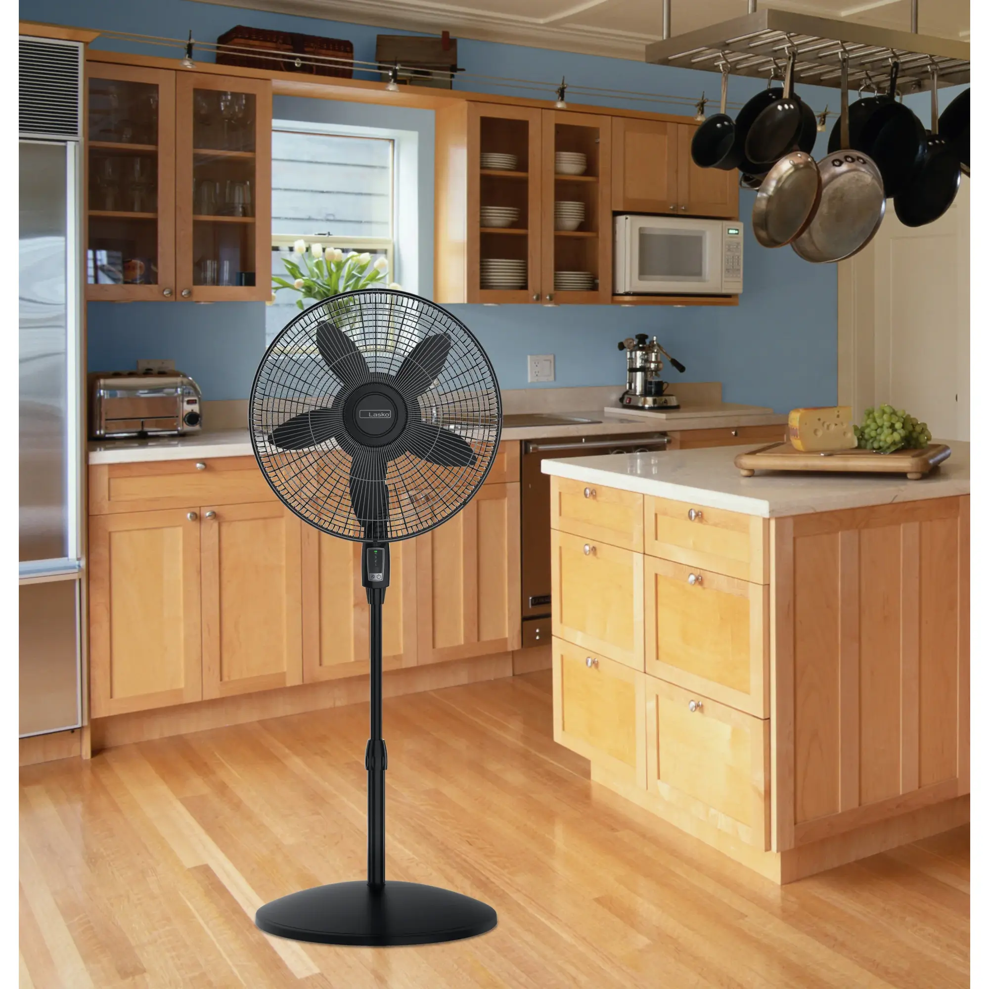 Lasko Cyclone® Max 18" 4-speed Pedestal Fan with Remote (black, model S18605) - Image 4